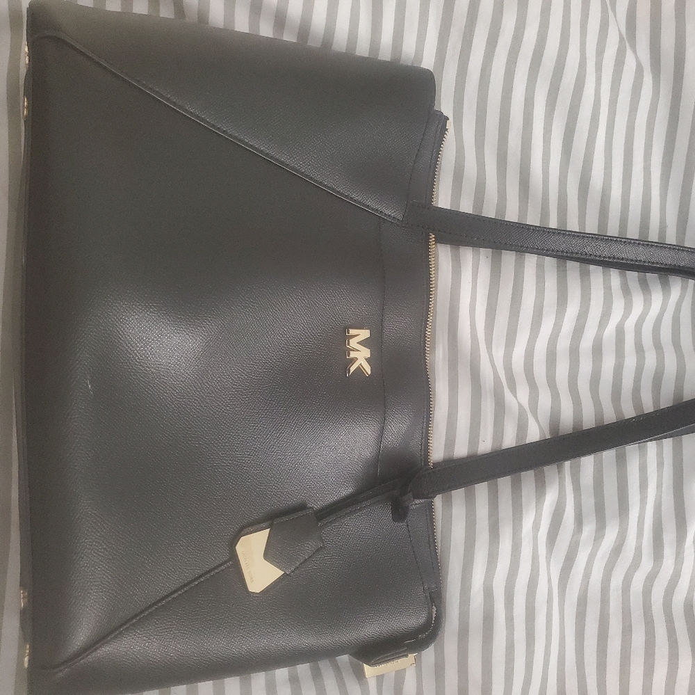 Michael Kors Large Black Bag - Picture 2 of 9